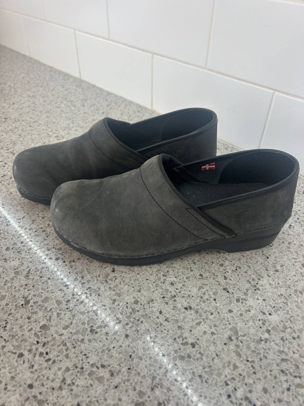 Sanita womens 41 Slip-On Clog in Charcoal Nubuck